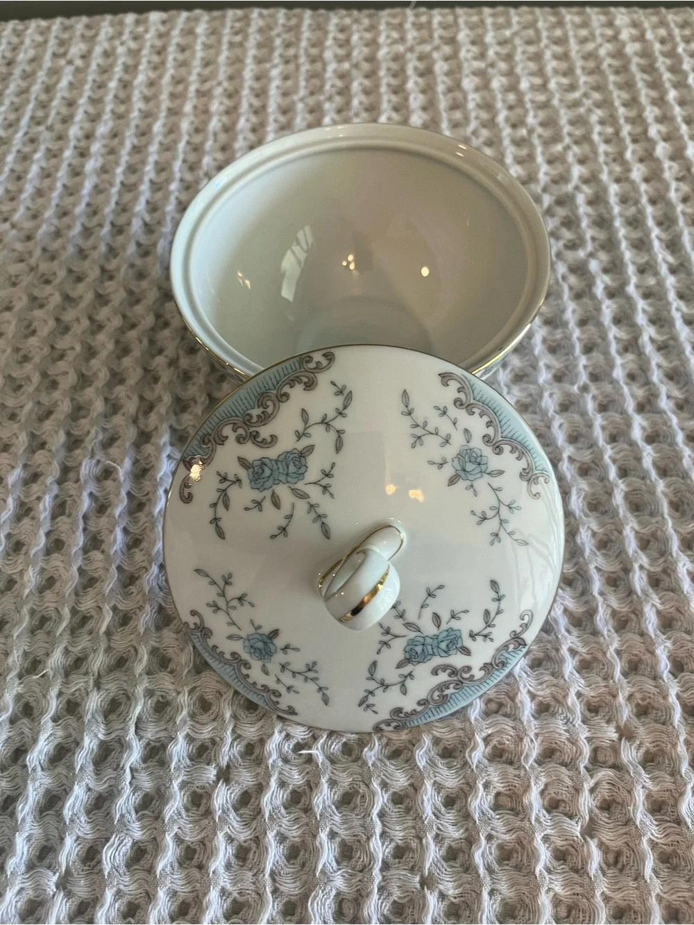 Vintage imperial China, Seville, covered sugar bowl, 5303W Dalton, Japan, 457